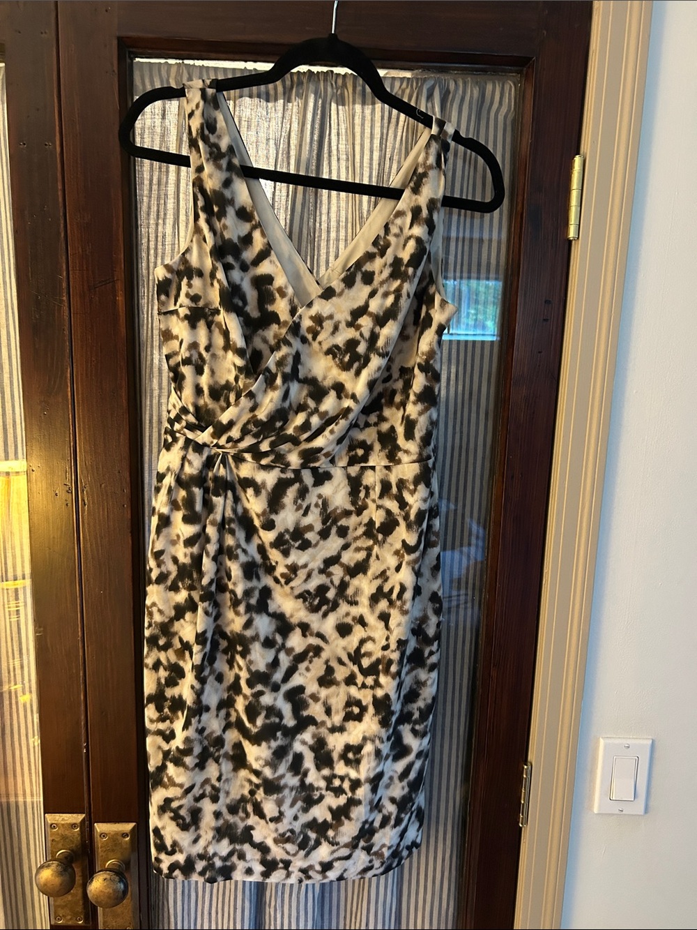 Ann Taylor Sleeveless V-Neck Black and White Abstract Print Sheath Dress